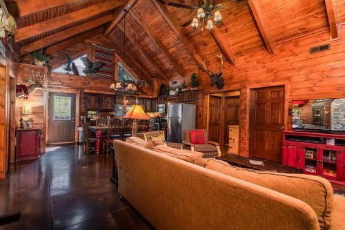 Base Camp Experience, Hottub, Jettedtubs, Grill, Great Location, Wifi