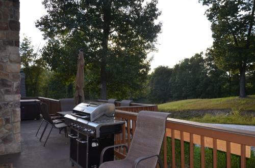 Base Camp Experience, Hottub, Jettedtubs, Grill, Great Location, Wifi