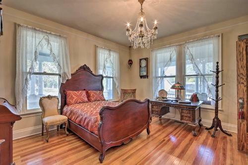 Historic, Salem Home Fit For Large Groups!