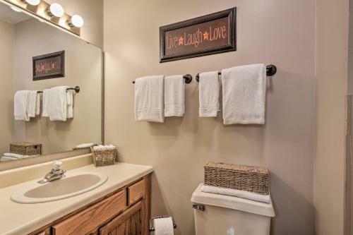 Apartamento Condo With Balcony Less Than 2 Mi To Silver Dollar City!