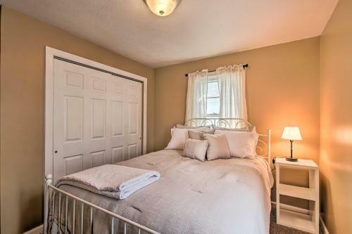 Cottage With Yard, Walk To Historic Attractions!
