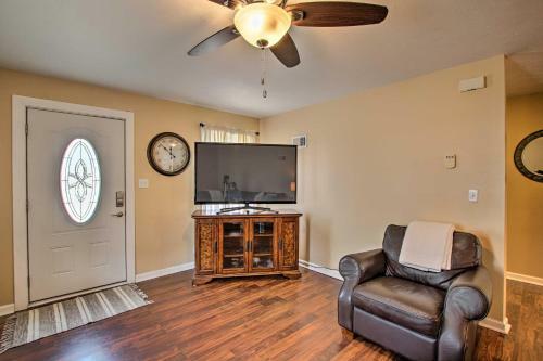Cottage With Yard, Walk To Historic Attractions!