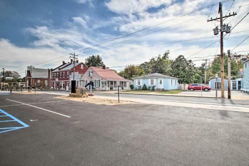 Cottage With Yard, Walk To Historic Attractions!