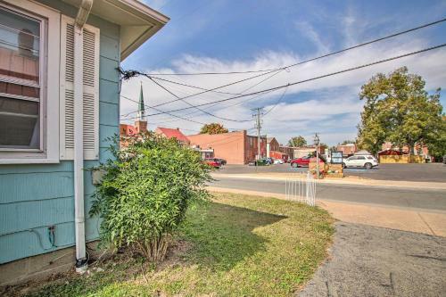 Cottage With Yard, Walk To Historic Attractions!
