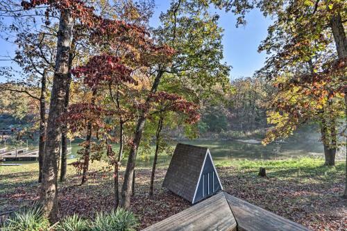 Sunrise Beach Lakefront Cabin With Private Dock!