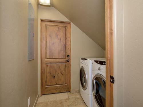 Alpine Meadows Chalets By Big Sky Vacation Rentals