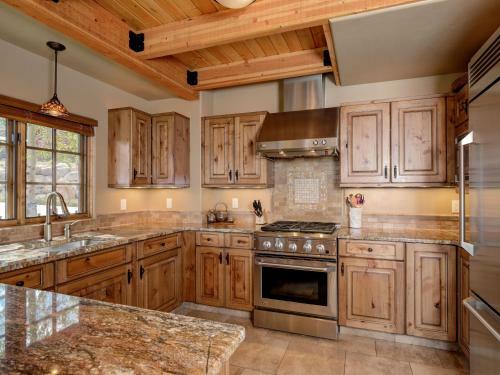 Alpine Meadows Chalets By Big Sky Vacation Rentals