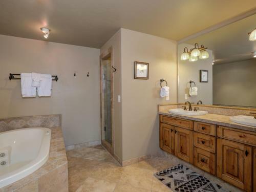 Alpine Meadows Chalets By Big Sky Vacation Rentals