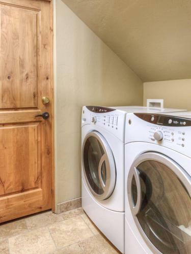 Alpine Meadows Chalets By Big Sky Vacation Rentals