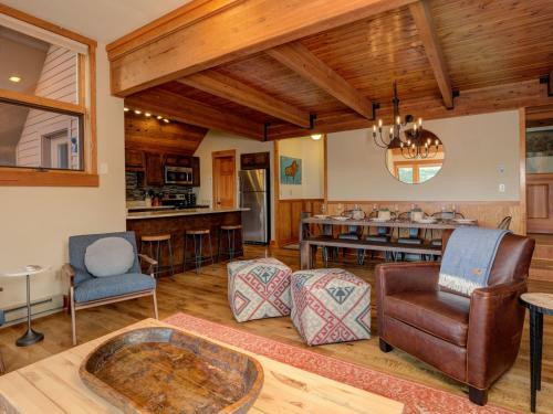 Arrowhead Chalets By Big Sky Vacation Rentals