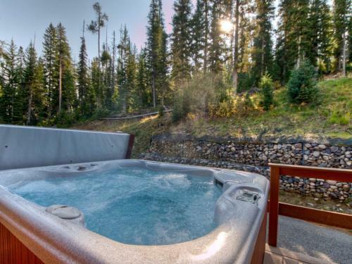 Arrowhead Chalets By Big Sky Vacation Rentals