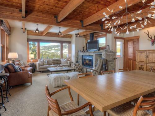 Arrowhead Chalets By Big Sky Vacation Rentals