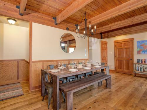 Arrowhead Chalets By Big Sky Vacation Rentals