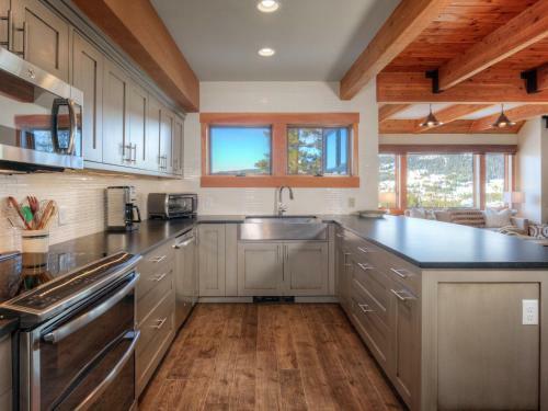 Arrowhead Chalets By Big Sky Vacation Rentals