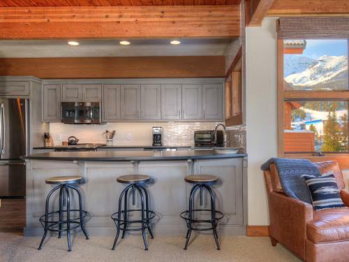 Arrowhead Chalets By Big Sky Vacation Rentals