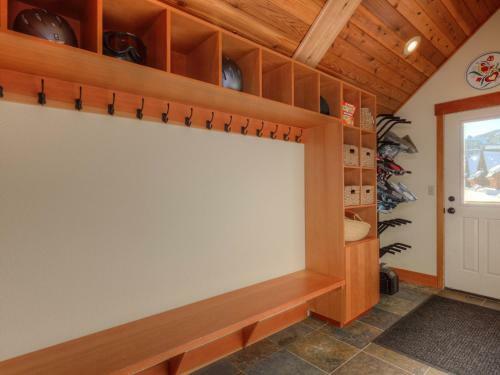 Arrowhead Chalets By Big Sky Vacation Rentals