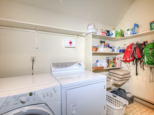 Arrowhead Chalets By Big Sky Vacation Rentals