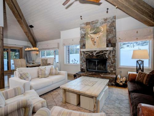 Moonshadow Lodge By Big Sky Vacation Rentals