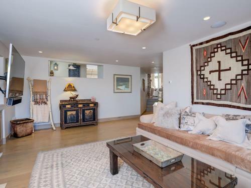 Moonshadow Lodge By Big Sky Vacation Rentals