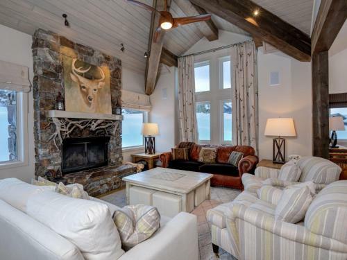 Moonshadow Lodge By Big Sky Vacation Rentals