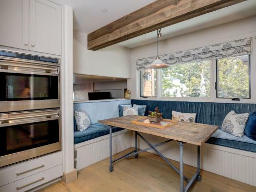 Moonshadow Lodge By Big Sky Vacation Rentals