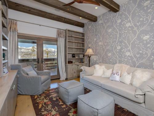 Moonshadow Lodge By Big Sky Vacation Rentals