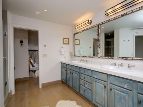 Moonshadow Lodge By Big Sky Vacation Rentals