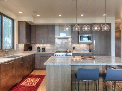 Silvertip Cabins By Big Sky Vacation Rentals