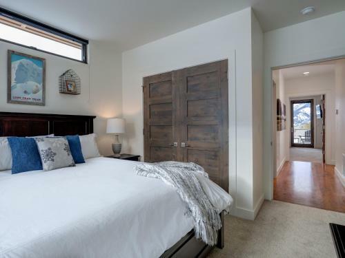 Silvertip Cabins By Big Sky Vacation Rentals