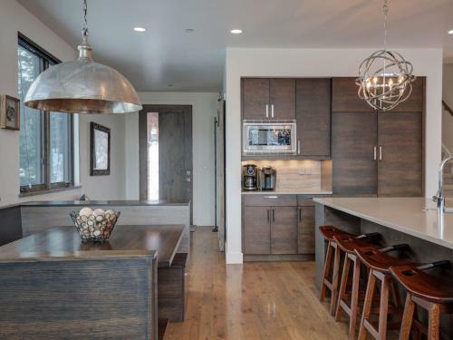 Silvertip Cabins By Big Sky Vacation Rentals