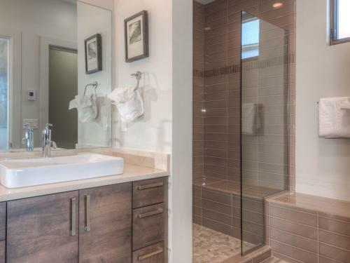 Silvertip Cabins By Big Sky Vacation Rentals