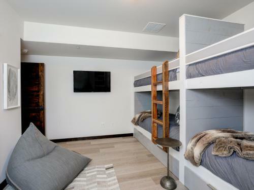 Speaking Eagle Lodge By Big Sky Vacation Rentals
