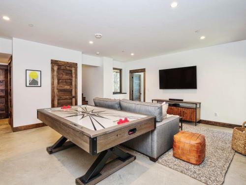 Spotted Eagle Lodge By Big Sky Vacation Rentals