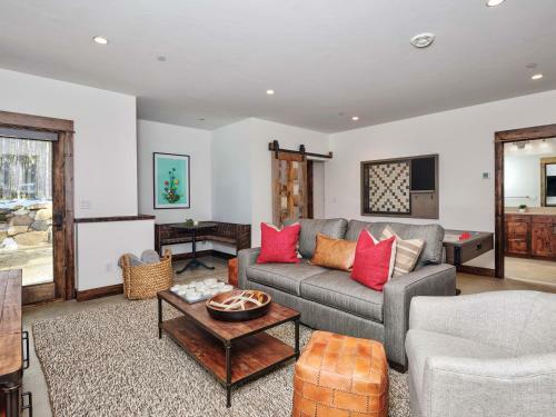 Spotted Eagle Lodge By Big Sky Vacation Rentals