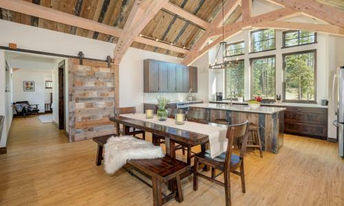 Spotted Eagle Lodge By Big Sky Vacation Rentals