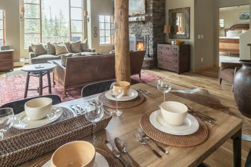 Moonlight Mountain Home | 2 Lower Mountain Road