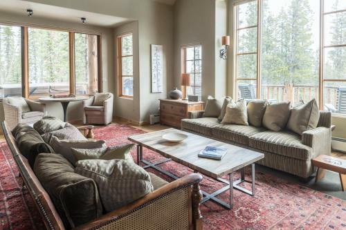 Moonlight Mountain Home | 2 Lower Mountain Road