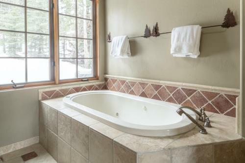 Moonlight Mountain Home | 2 Lower Mountain Road