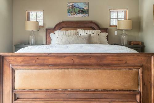 Moonlight Mountain Home | 2 Lower Mountain Road