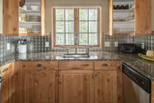 Moonlight Mountain Home | 2 Lower Mountain Road
