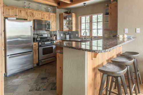Moonlight Mountain Home | 2 Lower Mountain Road
