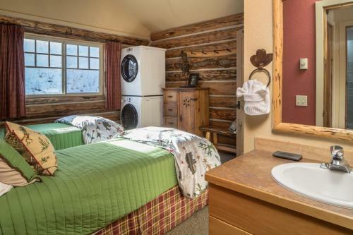 Cowboy Heaven Cabin 11 Bandit Way