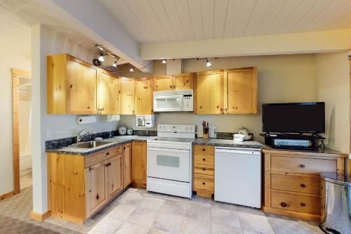 Apartamento Many Springs Lakefront Condo #221
