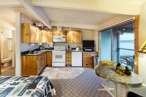 Apartamento Many Springs Lakefront Condo #221