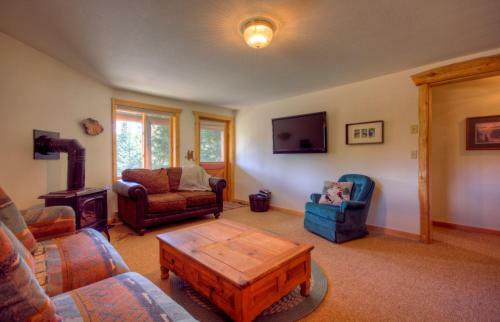White Otter Cabin By Big Sky Vacation Rentals