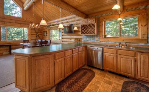 White Otter Cabin By Big Sky Vacation Rentals