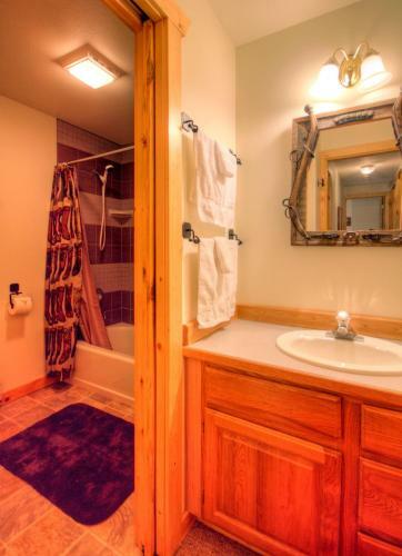 White Otter Cabin By Big Sky Vacation Rentals