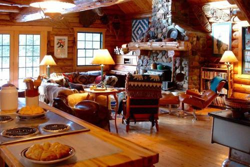 Rustic Lakefront Cabin About 12 Mi To Glacier Ntl Park!