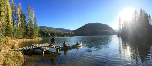 Rustic Lakefront Cabin About 12 Mi To Glacier Ntl Park!