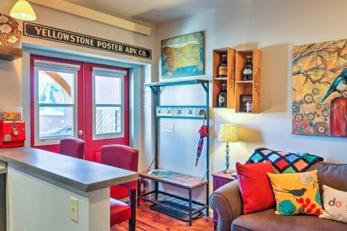 Walkable Studio Apartment In Downtown Livingston!